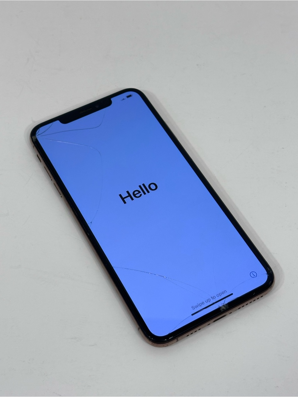 Apple iPhone XS Max - Gold - Cracked Screen /Powers On / For Parts or Repair -